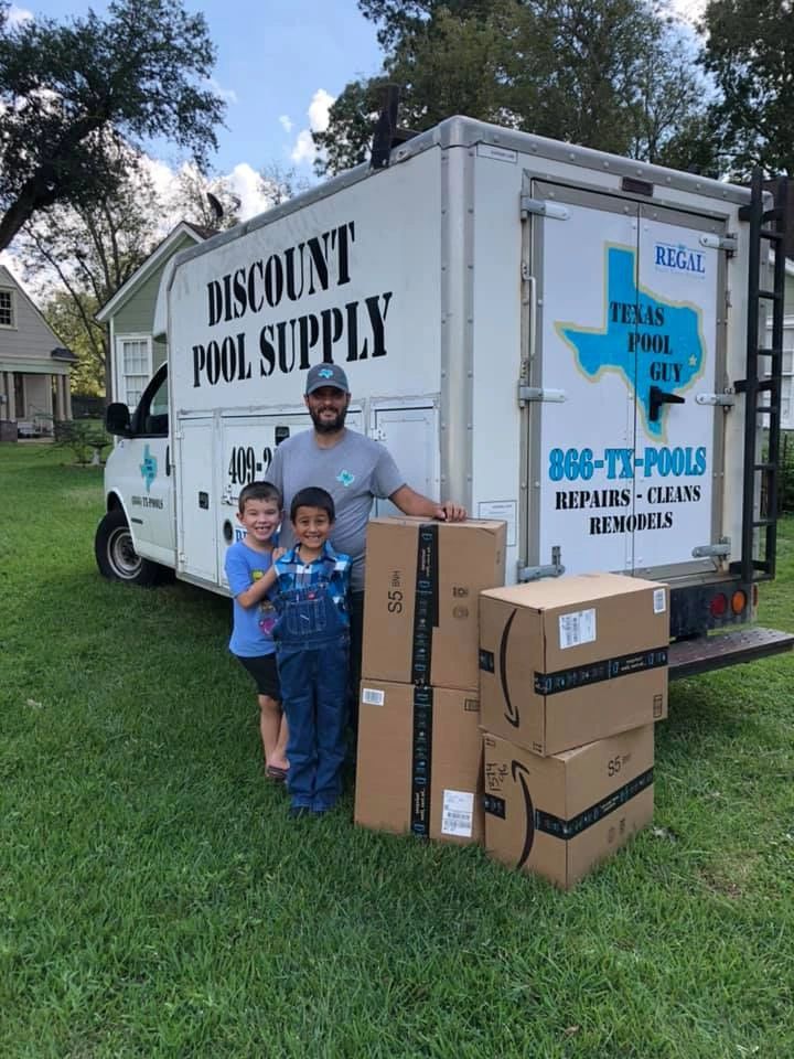 David Bellow with Texas Pool Guy passing out dehumidifiers to Imelda flood victims